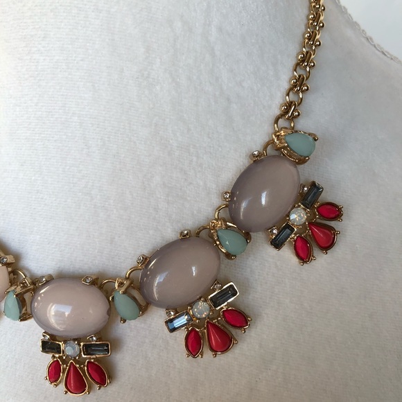 Women’s statement necklace - Picture 2 of 4